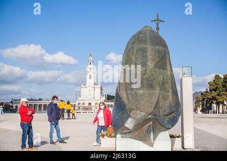 kneeling Statue from Pope Johannes Paul II facing the Basilica of Our Lady of the Rosary in Fatima Portugal Stock Photo