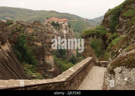 Amazing view from the stairs leading up to the Holy Monastery of Great Meteoron onto the Monastery of Varlaam, Meteora, Greece 2021 Stock Photo