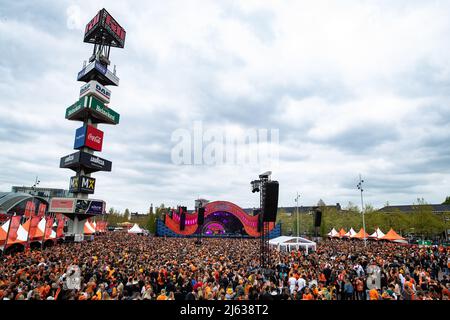 2022-04-27 14:19:54 AMSTERDAM - Festival visitors during Kingsland Festival in the RAI. It is the first time since 2019 that Kingsland can continue again. ANP PAUL BERGEN netherlands out - belgium out Stock Photo