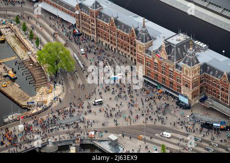 2022-04-27 13:00:06 AMSTERDAM - Aerial view of Amsterdam Central Station during King's Day. After two years in which King's Day had to be celebrated on a small scale due to the corona pandemic, the party will be celebrated exuberantly as usual this year. ANP BRAM VAN DE BIESES netherlands out - belgium out Credit: ANP/Alamy Live News Stock Photo