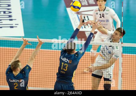 AGSM Forum, Verona, Italy, April 27, 2022, Thomas Jaeschke - Allianz Power Volley Milano attack on diagonal line.  during  Play Off 5th place - Verona Volley vs Allianz Milano - Volleyball Italian Serie A Men Superleague Championship Stock Photo