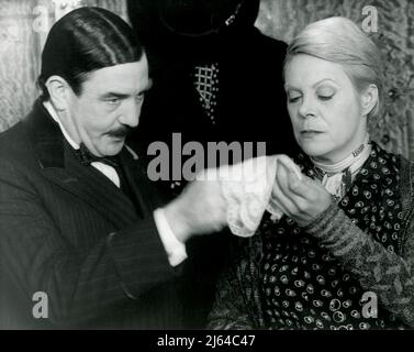 ALBERT FINNEY, RACHEL ROBERTS, MURDER ON THE ORIENT EXPRESS, 1974 Stock Photo