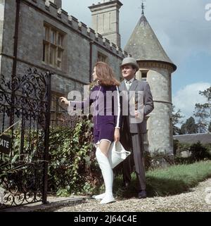 DIANA RIGG, PATRICK MACNEE, THE AVENGERS, 1965 Stock Photo