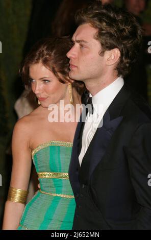 Sienna Miller and Jude Law attend the Vanity Fair Oscar Party at Mortons in West Hollywood, CA on February 29, 2004.  Photo Credit: Henry McGee/MediaPunch Stock Photo