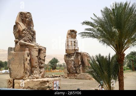 Cairo, Egypt. 26th Apr, 2022. Tourists visit the Colossi of Memnon in Luxor, Egypt, April 26, 2022. Luxor, a capital of ancient Upper Egypt known as Thebes, is now a tourist destination famous for the historic temple buildings and other relics. Credit: Sui Xiankai/Xinhua/Alamy Live News Stock Photo