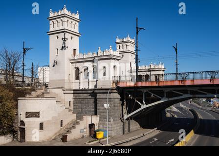 Warsaw, Poland- 04.18.2022: Poniatowski Bridge in the city. The supports of the bridge are like fortress towers. Stock Photo