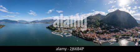 Panorama Drohnenaufnahme, Drohnenfoto vom Hafen in Laveno am Ufer des Lago Maggiore mit Alpenpanorama, Laveno-Mombello, Provinz Varese, Italien