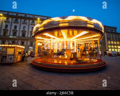 Karussell, Piazza della Repubblica, Nachtaufnahme, Florenz, Firenze, Toskana, Italien Stock Photo
