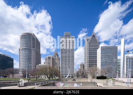 Transcending arch monument at the Philip A. Hart Plaza, downtown Detroit, Michigan, USA, with view of skyscrapers Stock Photo