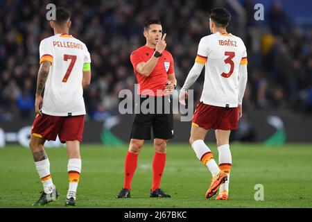 LEICESTER, UK. APR 28TH  Referee, Carlos del Cerro Grande gives a warning to Roger Ibanez of AS Roma during the UEFA Europa Conference League Semi Final 1st Leg between Leicester City and AS Roma at the King Power Stadium, Leicester on Thursday 28th April 2022. (Credit: Jon Hobley | MI News) Stock Photo