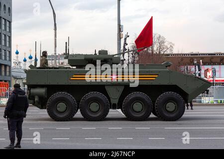 Moscow, Russia. 28th April, 2022. BMP-2M Berezhok infantry fighting vehicles head to Red Square for a rehearsal of the upcoming May 9 Victory Day parade marking the 77th anniversary of the victory over Nazi Germany in World War II. Credit: Nikolay Vinokurov/Alamy Live News Stock Photo