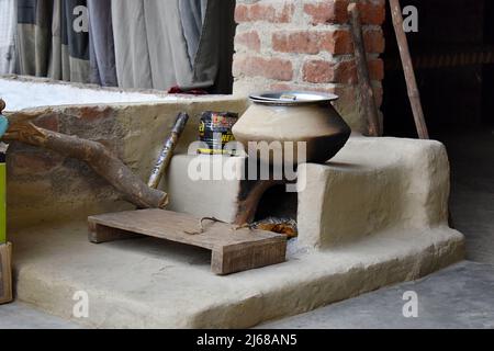 Mud chulha, clay stove, Traditional Indian Cooking Stove, handi, wooden chowki, Barabanki Village, Uttar Pradesh, India Stock Photo