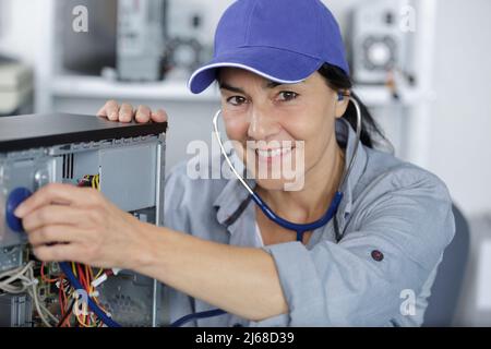 repairwoman working in technical support fixing computer laptop tr Stock Photo