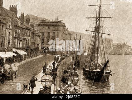 Whitby Yorkshire , England. A sailing ship and boats moored near St Annes Staithe (Formerly Staithside) in 1913 Stock Photo
