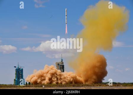 Jiuquan, China. 29th Apr, 2022. (220429) -- JIUQUAN, April 29, 2022 (Xinhua) -- A Long March-2C carrier rocket carrying the satellites, Siwei 01 and 02, blasts off from the Jiuquan Satellite Launch Center in northwest China, April 29, 2022. The satellites were launched at 12:11 p.m. (Beijing Time) on Friday and have entered the planned orbit. (Photo by Wang Jiangbo/Xinhua) Credit: Xinhua/Alamy Live News Stock Photo