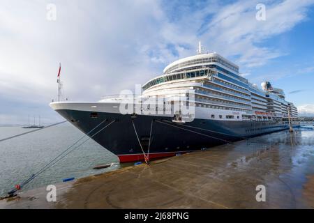 Cunard's luxury cruise ship, the RMS Queen Elizabeth, berthed at the cruise terminal in Lisbon, Portugal Stock Photo