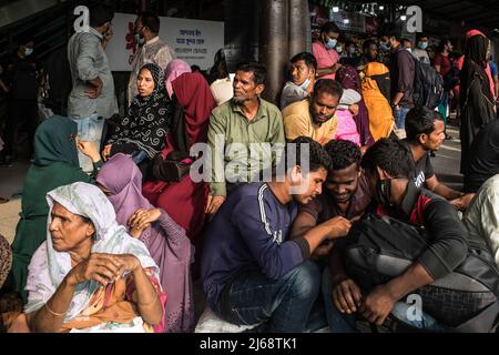 Dhaka, Bangladesh. 29th Apr, 2022. People wait on a platform to board a train at Dhaka Airport Railway Station. People returning home to celebrate Eid al-Fitr festival, which marks the end of Islam's Holy fasting month of Ramadan. Credit: SOPA Images Limited/Alamy Live News Stock Photo