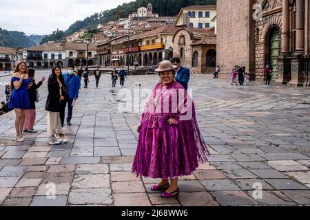 A Indigenous Peruvian Woman In Traditional Costume Standing In Plaza De Armas, Cusco, Cusco Province, Peru. Stock Photo