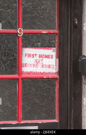 First Homes not Second Homes notice displayed on front door of an old house in Lostwithiel, Cornwall in reference to Cornwall's second home owners. Stock Photo