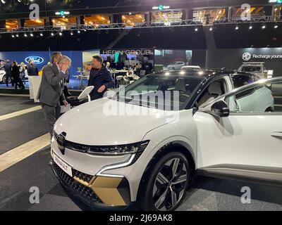 Stockholm, Sweden. 29th Apr, 2022. (220429) -- STOCKHOLM, April 29, 2022 (Xinhua) -- People look at a Renault electric vehicle during the Swedish eCarExpo 2022 in Stockholm, Sweden, April 29, 2022.  Swedish eCarExpo 2022 kicked off here Friday. More than 100 exhibitors showcase their latest products during the 3-day event. (Xinhua/Fu Yiming) Credit: Xinhua/Alamy Live News Stock Photo