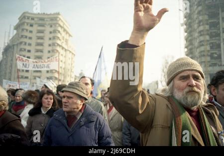 Bucharest, Romania, January 28, 1990. A month after the Romanian Revolution against communism, writer Petre Anghel participating with others in a protest organized by the 'old historical parties' against the communist tendencies of the new governing body, F.S.N. Stock Photo