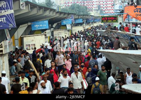 Dhaka, Bangladesh. 29th Apr, 2022. Ferries packed with homebound travelers are seen at Sadarghat Launch Terminal in Dhaka, Bangladesh, April 29, 2022. As Eid-ul-Fitr estival is drawing near, hundreds of thousands of Bangladeshi capital dwellers have streamed out of the city to join the festival with their kith and kin in village homes. Bangladesh Muslims will celebrate Eid-ul-Fitr. Photo by Habibur Rahman/ABACAPRESS.COM Credit: Abaca Press/Alamy Live News Stock Photo