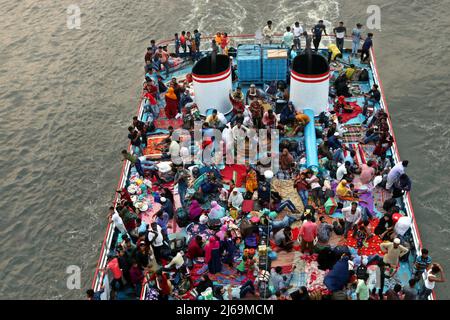 Dhaka, Bangladesh. 29th Apr, 2022. Ferries packed with homebound travelers are seen at Sadarghat Launch Terminal in Dhaka, Bangladesh, April 29, 2022. As Eid-ul-Fitr estival is drawing near, hundreds of thousands of Bangladeshi capital dwellers have streamed out of the city to join the festival with their kith and kin in village homes. Bangladesh Muslims will celebrate Eid-ul-Fitr. Photo by Habibur Rahman/ABACAPRESS.COM Credit: Abaca Press/Alamy Live News Stock Photo