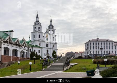 Minsk, Belarus, 04.11.21. Minsk Upper City landscape with the Cathedral of the Descent of the Holy Spirit and Embassy of Georgia building. Stock Photo