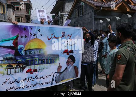 Kashmir, India. 29th Apr, 2022. A Kashmiri Muslim man shouts Pro ...