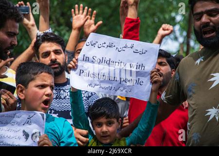 Kashmiri Shiite Muslims shout pro Palestine and anti Israel slogans ...