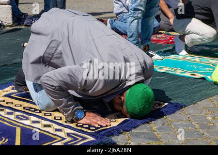 Rome, Italy. 29th Apr, 2022. April 29, 2022, Rome, Italy: A Muslim man prays during the last days of Ramadan in Rome  (Credit Image: © Matteo Nardone/Pacific Press via ZUMA Press Wire) Credit: ZUMA Press, Inc./Alamy Live News Stock Photo