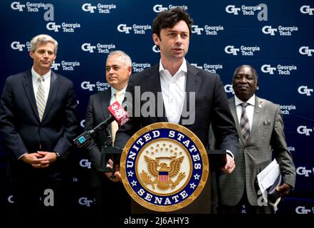 Georgia, USA. 29th Apr, 2022. April 29, 2022 - Atlanta, Georgia, USA -  U.S. Senator JON OSSOFF (D-GA) speaks at Georgia Tech about the Bipartisan Infrastructure Law, hydrogen fuel and other clean energy opportunities for Georgia.(Credit Image: © Brian Cahn/ZUMA Press Wire) Credit: ZUMA Press, Inc./Alamy Live News Stock Photo