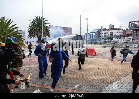 April 28, 2022, BogotÃ, Cundinamarca, Colombia: Protesters escape from the riot police during the demonstration. Students clashed heavily with riot police at BogotÃ university as they marched to commemorate the day when the 2021 National Strike began in Colombia. (Credit Image: © Antonio Cascio/SOPA Images via ZUMA Press Wire) Stock Photo