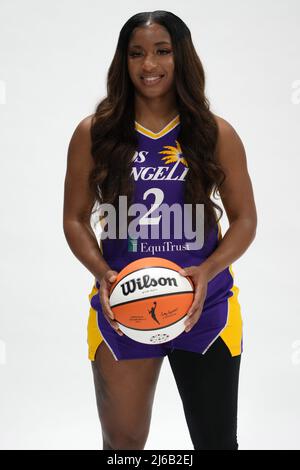 Los Angeles Sparks re-sign young, fashioned guard Te'a Cooper