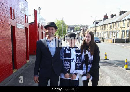 Oakwell, Barnsley, England - 30th April 2022 Preston fans arrive at Oakwell for there Gentry Day game - before the game Barnsley v Preston N.E., Sky Bet EFL Championship 2021/22, at Oakwell, Barnsley, England - 30th April 2022  Credit: Arthur Haigh/WhiteRosePhotos/Alamy Live News Stock Photo