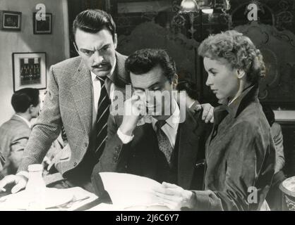 DOCTOR AT LARGE (1957) DONALD SINDEN, SHIRLEY EATON, DIRK BOGARDE DRAL ...