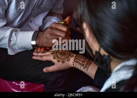 50 Kashmiri Mehndi Design (Henna Design) - October 2019 | Henna designs for  men, Basic mehndi designs, Mehndi designs