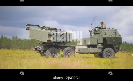 Grayling, United States. 25 July, 2019. U.S. Army soldiers with the 2nd Battalion, 182 Field Artillery Regiment, man a M142 High-Mobility Artillery Rocket System known as a HIMARS for a live fire mission during Exercise Northern Strike at Camp Grayling, July 25, 2019 in Grayling, Michigan. Credit: Cpl. Stephen Wright/US Army Photo/Alamy Live News Stock Photo