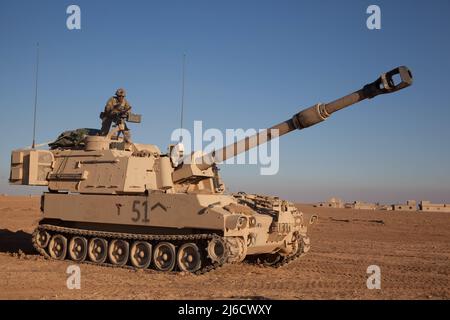 Mosul, Iraq. 03 November, 2016. U.S. Army soldiers with the 4th Battalion, 1st Regiment, 1st Armor Division, man the .50 caliber machine gun mounted mounted on the M109A6 Paladin self-propelled howitzer November 3, 2016 in Mosul, Iraq.  Credit: Sgt. Joshua Wooten/US Army Photo/Alamy Live News Stock Photo