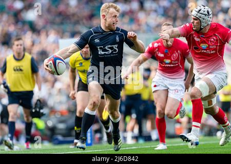 LONDON, UNITED KINGDOM. 30th, Apr 2022. Mne Craig Duncan 30 Commando Royal Marines (centre)  during Men’s Army vs Royal Navy for the Babcock trophy at Twickenham Stadium on Saturday, 30 April 2022. LONDON ENGLAND.  Credit: Taka Wu/Alamy Live News Stock Photo