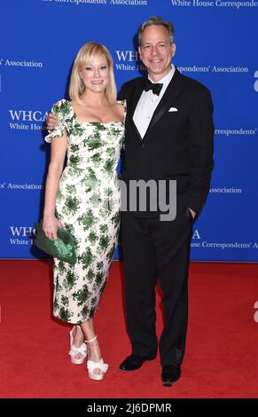 Jake Tapper and Jennifer Marie Brown arriving at the 2022 White House Correspondents' dinner held at the Washington Hilton Hotel on April 30, 2022 in Washington, D.C. © Tammie Arroyo / AFF-USA.com Stock Photo