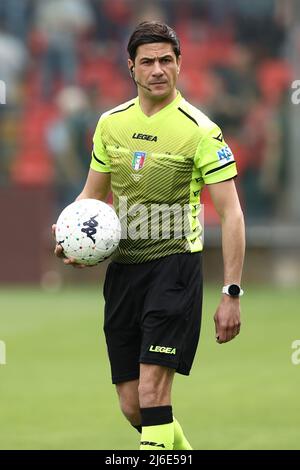 Stadio Giovanni Zini, Cremona, Italy, April 30, 2022, The referee Gianluca Manganiello enters the pitch with the ball in his hand  during  US Cremones Stock Photo