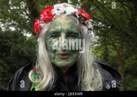 Chalice Well, Glastonbury, Somerset, UK, 1st May, 2022: Hundreds of people gather at the Chalice Well garden, after a two year hiatus due to the pandemic, to celebrate Beltane on the 1sst May: Credit Natasha Quarmby-A LAMY LIVE NEWS Stock Photo
