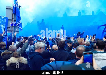 The Everton team bus arrives as fans let off blue flares in Liverpool, United Kingdom on 5/1/2022. (Photo by Conor Molloy/News Images/Sipa USA) Stock Photo