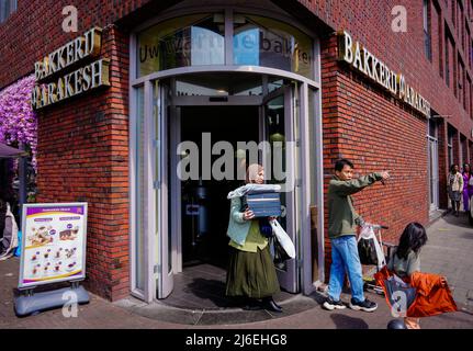 The Hague, Netherlands. 1st May 2022. 2022-05-01 12:38:31 THE HAGUE - Crowded at the Moroccan bakery Marrakesh because of the Sugar Fest. The Islamic fasting month of Ramadan is over. Muslims around the world celebrate the end of the fast with Eid al-Fitr. ANP MARCO DE SWART netherlands out - belgium out Credit: ANP/Alamy Live News Stock Photo