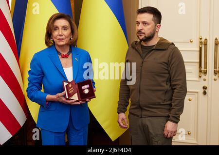 Kyiv, Ukraine. 01st May, 2022. Ukrainian President Volodymyr Zelenskyy, right, presents Speaker of the U.S. House of Representatives Nancy Pelosi with the Order of Princess Olga, at the Mariyinsky palace, May 1, 2022 in Kyiv, Ukraine. Pelosi is the highest ranking elected U.S. official to visit Kyiv since the Russian invasion. Credit: Ukraine Presidency/Ukraine Presidency/Alamy Live News Stock Photo