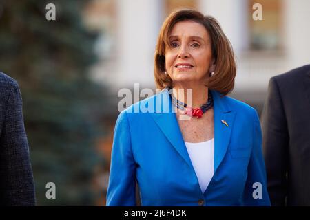 Kyiv, Ukraine. 01st May, 2022. Speaker of the U.S. House of Representatives Nancy Pelosi arrives with a congressional delegation to meet with Ukrainian President Volodymyr Zelenskyy, at the Mariyinsky palace, May 1, 2022 in Kyiv, Ukraine. Pelosi is the highest ranking elected U.S. official to visit Kyiv since the Russian invasion. Credit: Ukraine Presidency/Ukraine Presidency/Alamy Live News Stock Photo