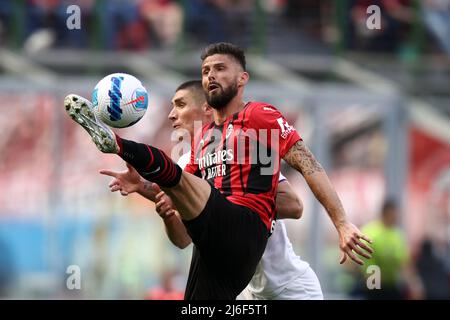 Olivier Giroud (AC Milan) in action  during  AC Milan vs ACF Fiorentina, italian soccer Serie A match in Milan, Italy, May 01 2022 Stock Photo