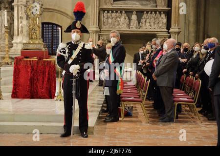 Naples, Italy - April 30,2022 :The Mayor of Naples , Gaetano Manfredi, seen in the Church of Santa Chiara. The procession of the Bust of San Gennaro , Patron of Naples, and ampoules containing the blood of the martyr,back after three years in the streets of the historic center of Naples on Saturday, April 30, 2022.The route takes place from the Cathedral of Naples to the Basilica of Santa Chiara. The saint’s blood melted at 17:00,00 in the afternoon.During the journey the parish priests of the territories crossed by the procession welcome the Saint with the sound of the bells and with the offe Stock Photo