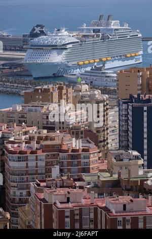 The Wonder of the Seas, the largest cruise ship in the world in 2022 ...